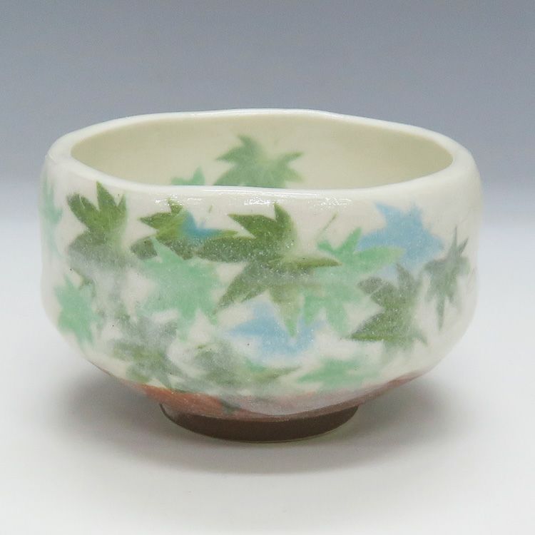 茶道具 小茶碗（こちゃわん） 小茶碗 青楓 豊窯 抹茶茶碗は茶の湯文化である表千家・裏千家の茶道具や抹茶を専門に扱う千紀園（せんきえん）が通販で販売しています。茶会また初心者向けのお稽古用にご利用いただける抹茶碗です。贈り物・ギフトにも人気です。