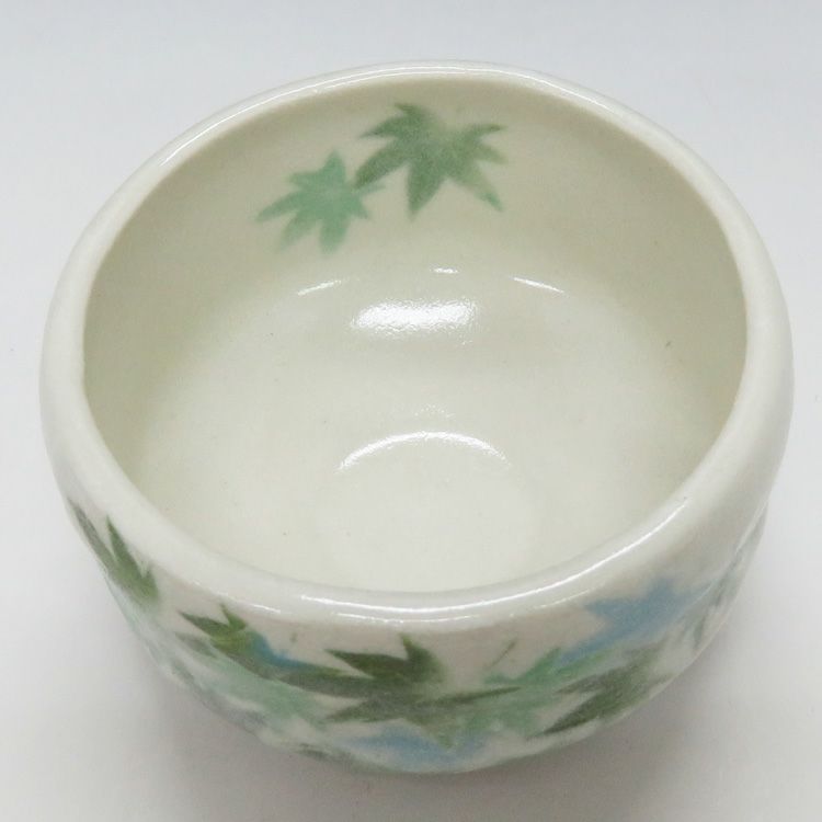 茶道具 小茶碗（こちゃわん） 小茶碗 青楓 豊窯 抹茶茶碗は茶の湯文化である表千家・裏千家の茶道具や抹茶を専門に扱う千紀園（せんきえん）が通販で販売しています。茶会また初心者向けのお稽古用にご利用いただける抹茶碗です。贈り物・ギフトにも人気です。
