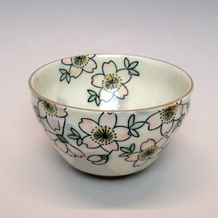 茶道具 小茶碗（こちゃわん） 小茶碗 枝垂桜 加藤忠泉作 抹茶茶碗は茶の湯文化である表千家・裏千家の茶道具や抹茶を専門に扱う千紀園（せんきえん）が通販で販売しています。茶会また初心者向けのお稽古用にご利用いただける抹茶碗です。贈り物・ギフトにも人気です。