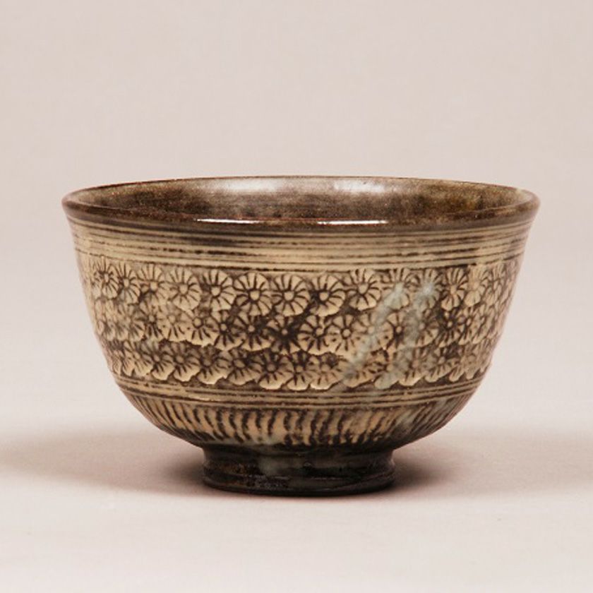 茶道具 抹茶茶碗（まっちゃちゃわん） 茶碗 古三島 中村与平 抹茶茶碗は茶の湯文化である表千家・裏千家の茶道具や抹茶を専門に扱う千紀園（せんきえん）が通販で販売しています。茶会また初心者向けのお稽古用にご利用いただける抹茶碗です。贈り物・ギフトにも人気です。