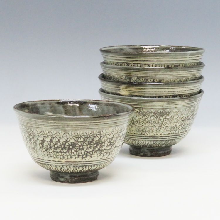 茶道具 数茶碗（かずちゃわん）  数茶碗 古三島 ５客 中村与平 抹茶茶碗は茶の湯文化である表千家・裏千家の茶道具や抹茶を専門に扱う千紀園（せんきえん）が通販で販売しています。茶会また初心者向けのお稽古用にご利用いただける抹茶碗です。贈り物・ギフトにも人気です。