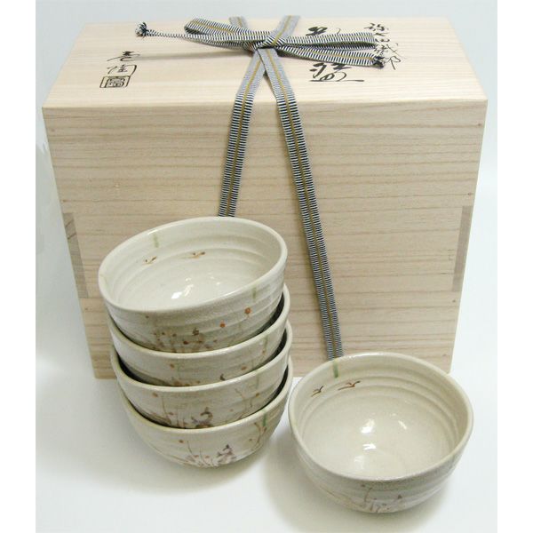 茶道具 数茶碗（かずちゃわん） 数茶碗 弥七田織部 10客 壱陶 抹茶茶碗は茶の湯文化である表千家・裏千家の茶道具や抹茶を専門に扱う千紀園（せんきえん）が通販で販売しています。茶会また初心者向けのお稽古用にご利用いただける抹茶碗です。贈り物・ギフトにも人気です。