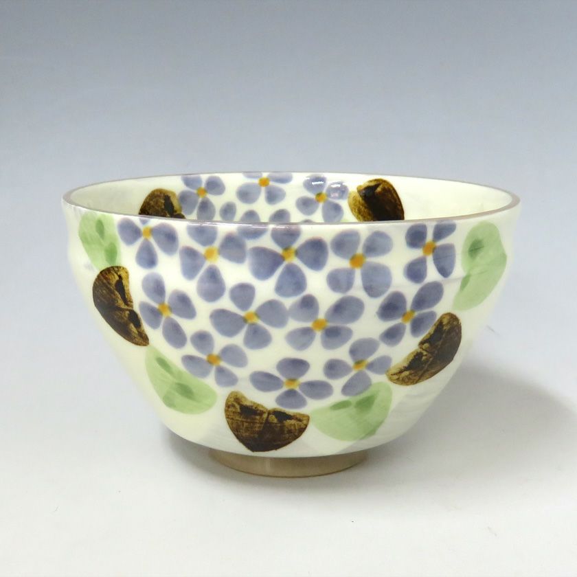 茶道具 小茶碗（こちゃわん） 小茶碗 紫陽花 加藤忠泉作 忠泉 抹茶茶碗は茶の湯文化である表千家・裏千家の茶道具や抹茶を専門に扱う千紀園（せんきえん）が通販で販売しています。茶会また初心者向けのお稽古用にご利用いただける抹茶碗です。贈り物・ギフトにも人気です。