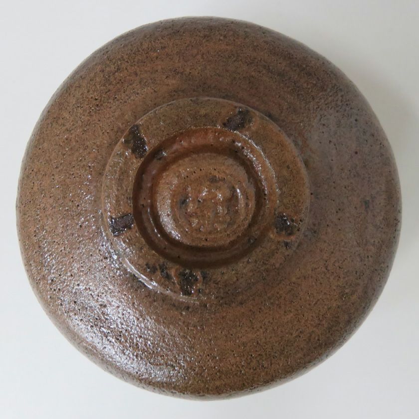 茶道具 楽茶碗（らくちゃわん） 黒楽茶碗 銘「禿（かむろ）」写 佐々木昭楽 抹茶茶碗は茶の湯文化である表千家・裏千家の茶道具や抹茶を専門に扱う千紀園（せんきえん）が通販で販売しています。茶会また初心者向けのお稽古用にご利用いただける抹茶碗です。贈り物・ギフトにも人気です。