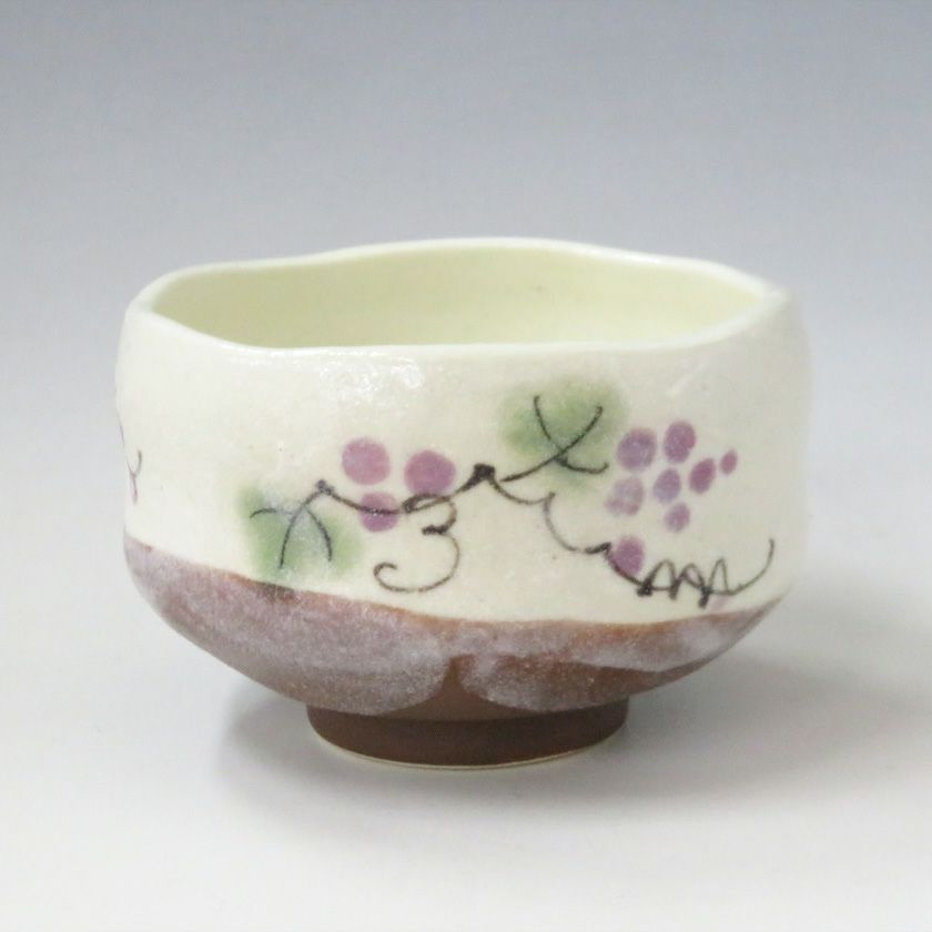 茶道具 小茶碗（こちゃわん） 小茶碗 葡萄 豊窯 抹茶茶碗は茶の湯文化である表千家・裏千家の茶道具や抹茶を専門に扱う千紀園（せんきえん）が通販で販売しています。茶会また初心者向けのお稽古用にご利用いただける抹茶碗です。贈り物・ギフトにも人気です。