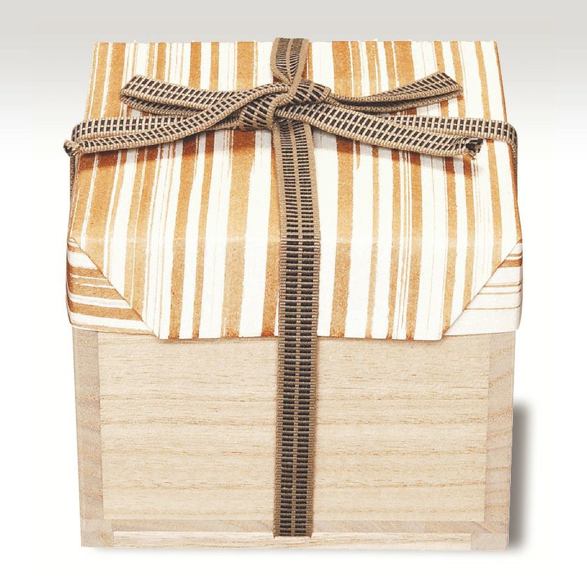 茶道具 桐箱 (茶碗用)<br>(4寸9分まで)<br>(紐・しぶ紙・黄布・外箱)<br>●茶碗の実寸をお知らせください。 抹茶茶碗は茶の湯文化である表千家・裏千家の茶道具や抹茶を専門に扱う千紀園（せんきえん）が通販で販売しています。茶会また初心者向けのお稽古用にご利用いただける抹茶碗です。贈り物・ギフトにも人気です。