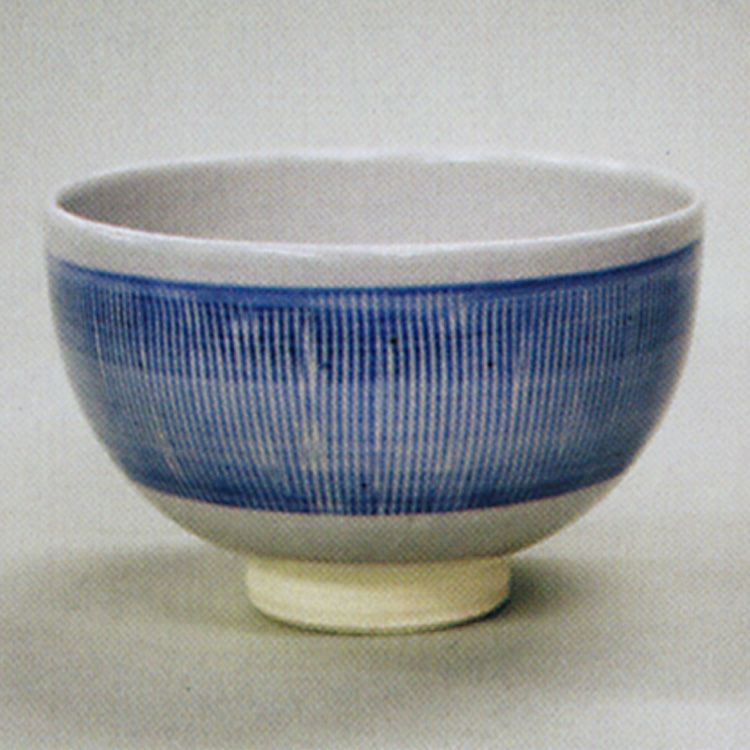 茶道具 茶碗 呉須簾 与平 抹茶茶碗は茶の湯文化である表千家・裏千家の茶道具や抹茶を専門に扱う千紀園（せんきえん）が通販で販売しています。茶会また初心者向けのお稽古用にご利用いただける抹茶碗です。贈り物・ギフトにも人気です。