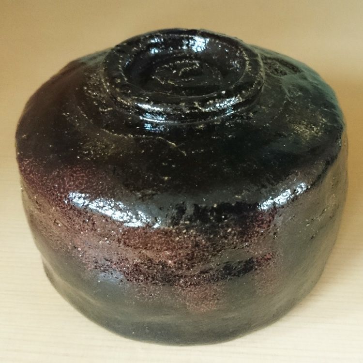 茶道具 茶碗 黒楽 和楽 抹茶茶碗は茶の湯文化である表千家・裏千家の茶道具や抹茶を専門に扱う千紀園（せんきえん）が通販で販売しています。茶会また初心者向けのお稽古用にご利用いただける抹茶碗です。贈り物・ギフトにも人気です。