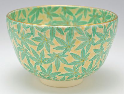 色絵茶碗 青楓 加藤松香 作 加藤松香 抹茶茶碗は茶の湯文化である表千家・裏千家の茶道具や抹茶を専門に扱う千紀園（せんきえん）が通販で販売しています。茶会また初心者向けのお稽古用にご利用いただける抹茶碗です。贈り物・ギフトにも人気です。