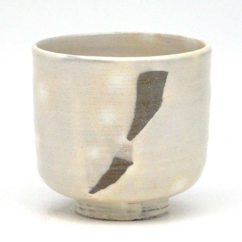 茶道具 筒茶碗（つつちゃわん） 筒茶碗　粉引 中村 与平 抹茶茶碗は茶の湯文化である表千家・裏千家の茶道具や抹茶を専門に扱う千紀園（せんきえん）が通販で販売しています。茶会また初心者向けのお稽古用にご利用いただける抹茶碗です。贈り物・ギフトにも人気です。