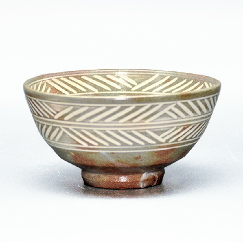 茶道具 抹茶茶碗（まっちゃちゃわん） 茶碗 彫三島 楽山窯 抹茶茶碗は茶の湯文化である表千家・裏千家の茶道具や抹茶を専門に扱う千紀園（せんきえん）が通販で販売しています。茶会また初心者向けのお稽古用にご利用いただける抹茶碗です。贈り物・ギフトにも人気です。