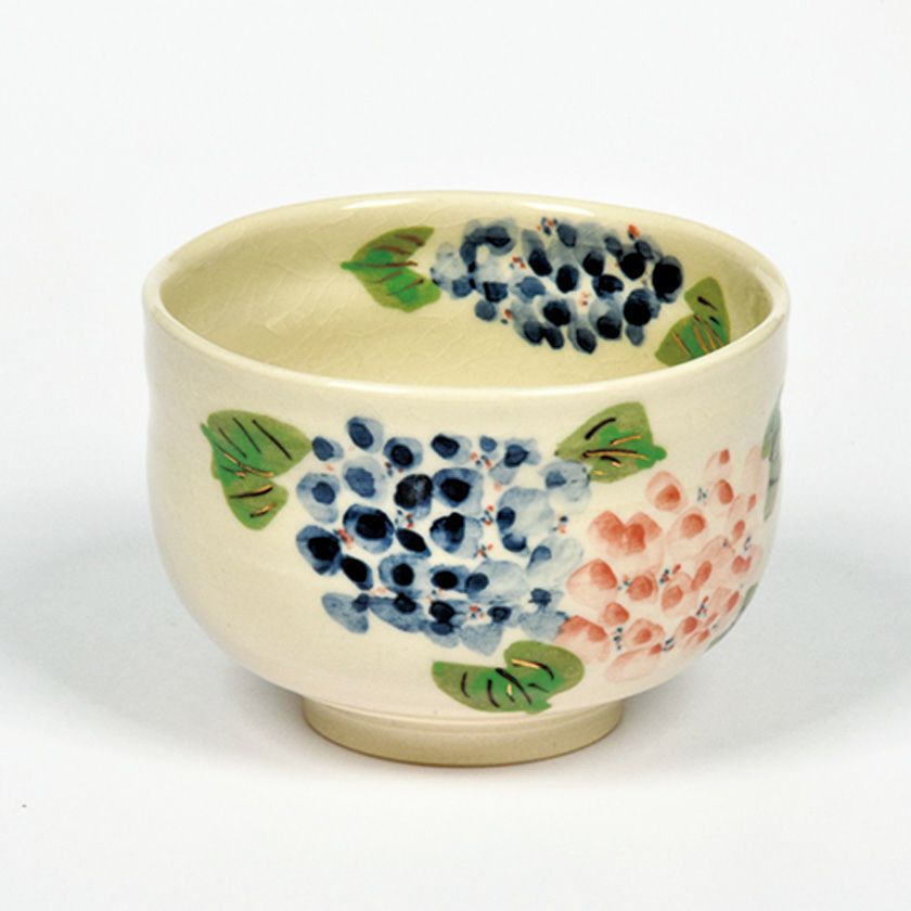 茶道具 小茶碗（こちゃわん） 小茶碗 紫陽花 浅見 与し三 抹茶茶碗は茶の湯文化である表千家・裏千家の茶道具や抹茶を専門に扱う千紀園（せんきえん）が通販で販売しています。茶会また初心者向けのお稽古用にご利用いただける抹茶碗です。贈り物・ギフトにも人気です。