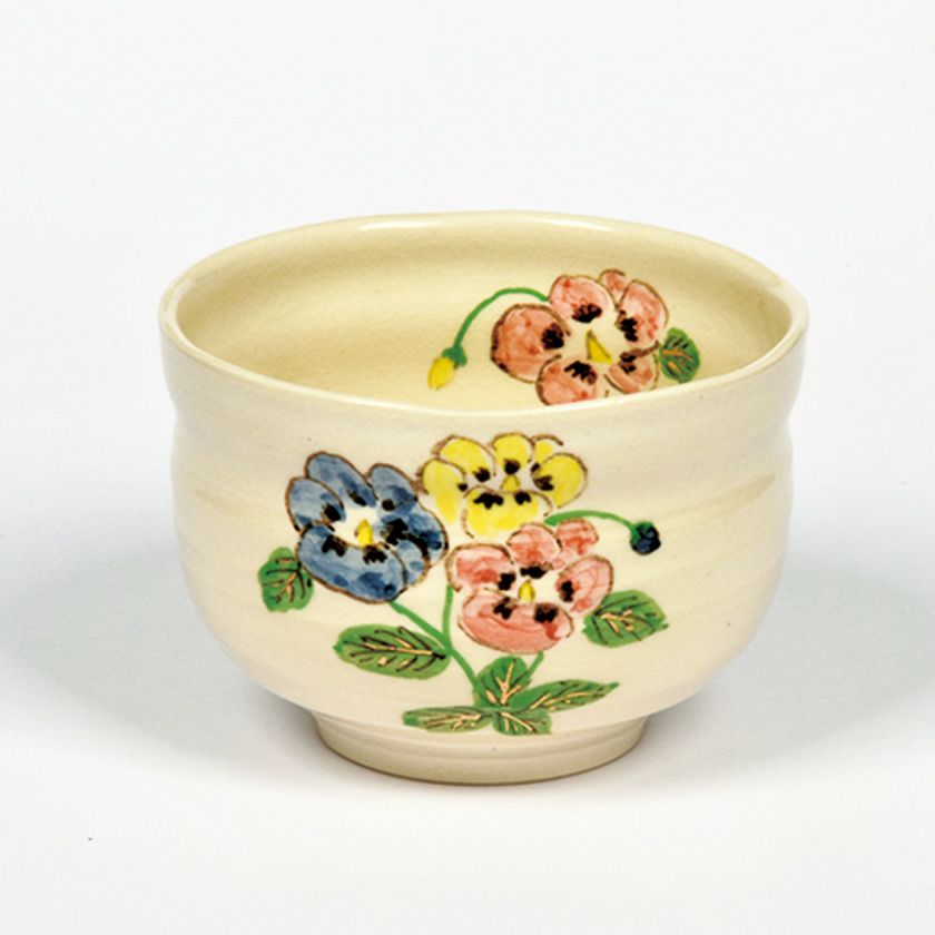 茶道具 小茶碗（こちゃわん） 小茶碗 すみれ 浅見 与し三 抹茶茶碗は茶の湯文化である表千家・裏千家の茶道具や抹茶を専門に扱う千紀園（せんきえん）が通販で販売しています。茶会また初心者向けのお稽古用にご利用いただける抹茶碗です。贈り物・ギフトにも人気です。
