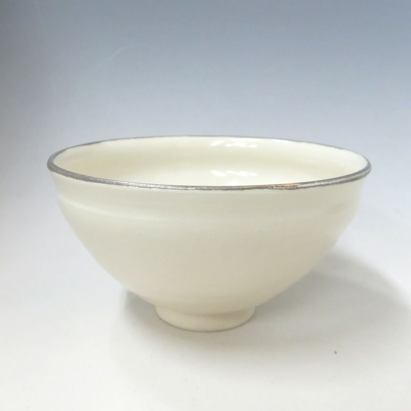 茶道具 天目茶碗（てんもくちゃわん） 貴人茶碗（覆輪 本銀塗仕上） 西尾 香舟 抹茶茶碗は茶の湯文化である表千家・裏千家の茶道具や抹茶を専門に扱う千紀園（せんきえん）が通販で販売しています。茶会また初心者向けのお稽古用にご利用いただける抹茶碗です。贈り物・ギフトにも人気です。