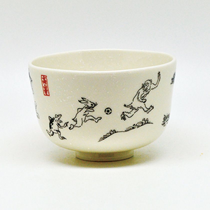 茶道具 抹茶茶碗（まっちゃちゃわん） 茶碗 スポーツ鳥獣戯画 サッカー 花月窯 抹茶茶碗は茶の湯文化である表千家・裏千家の茶道具や抹茶を専門に扱う千紀園（せんきえん）が通販で販売しています。茶会また初心者向けのお稽古用にご利用いただける抹茶碗です。贈り物・ギフトにも人気です。