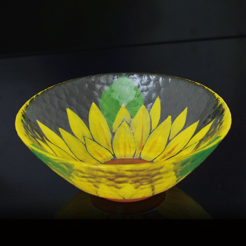 茶道具 平茶碗（ひらちゃわん） ガラス平茶碗 向日葵いっぱい 【耐熱】 小手鞠窯 抹茶茶碗は茶の湯文化である表千家・裏千家の茶道具や抹茶を専門に扱う千紀園（せんきえん）が通販で販売しています。茶会また初心者向けのお稽古用にご利用いただける抹茶碗です。贈り物・ギフトにも人気です。