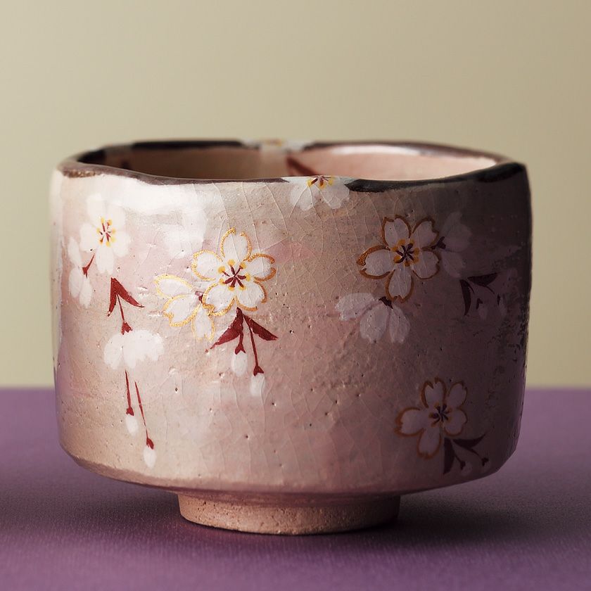 茶道具 抹茶茶碗（まっちゃちゃわん） 「薄墨桜」茶碗 吉村 楽入 抹茶茶碗は茶の湯文化である表千家・裏千家の茶道具や抹茶を専門に扱う千紀園（せんきえん）が通販で販売しています。茶会また初心者向けのお稽古用にご利用いただける抹茶碗です。贈り物・ギフトにも人気です。