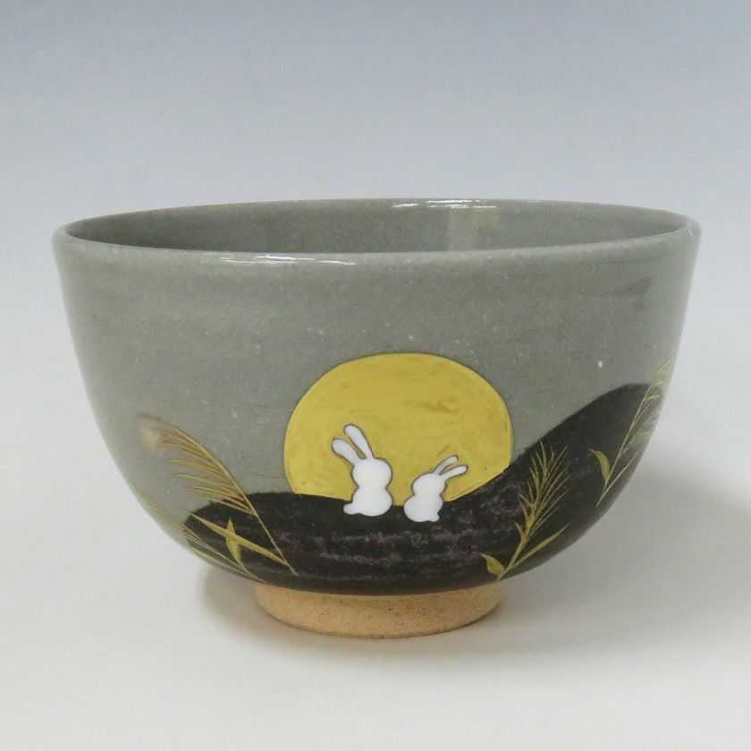 茶道具 抹茶茶碗（まっちゃちゃわん） 茶碗 月うさぎ　山岡 善昇 抹茶茶碗は茶の湯文化である表千家・裏千家の茶道具や抹茶を専門に扱う千紀園（せんきえん）が通販で販売しています。茶会また初心者向けのお稽古用にご利用いただける抹茶碗です。贈り物・ギフトにも人気です。
