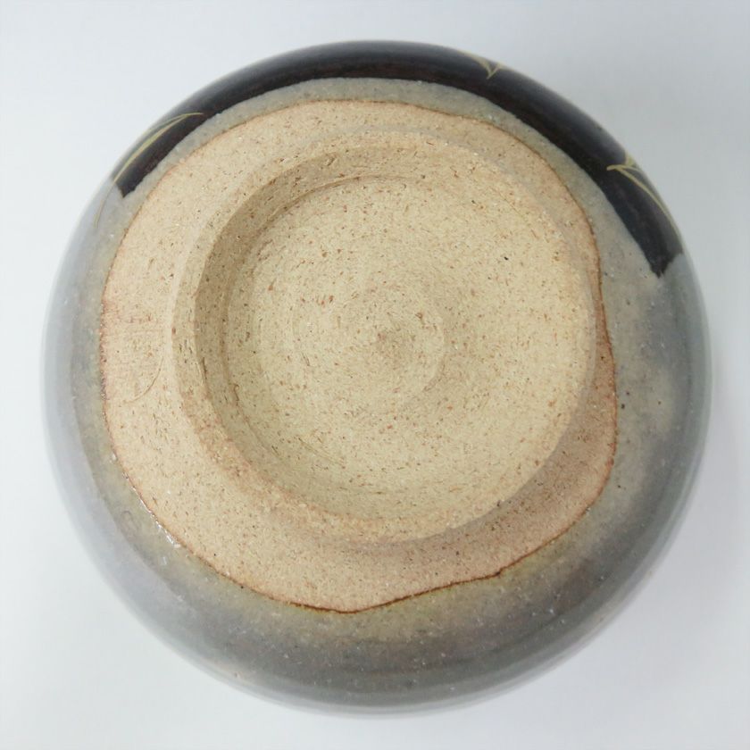 茶道具 抹茶茶碗（まっちゃちゃわん） 茶碗 月うさぎ　山岡 善昇 抹茶茶碗は茶の湯文化である表千家・裏千家の茶道具や抹茶を専門に扱う千紀園（せんきえん）が通販で販売しています。茶会また初心者向けのお稽古用にご利用いただける抹茶碗です。贈り物・ギフトにも人気です。