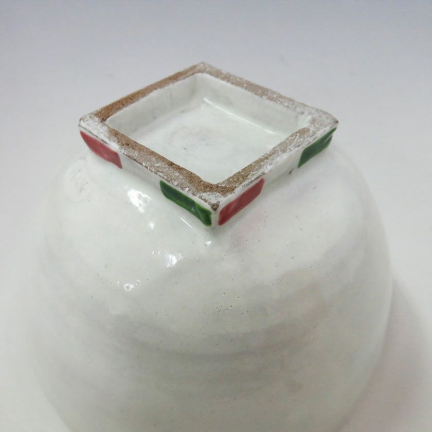 茶道具 抹茶茶碗（まっちゃちゃわん） 茶碗 粉引 菱高台 おひな様 中村与平 抹茶茶碗は茶の湯文化である表千家・裏千家の茶道具や抹茶を専門に扱う千紀園（せんきえん）が通販で販売しています。茶会また初心者向けのお稽古用にご利用いただける抹茶碗です。贈り物・ギフトにも人気です。