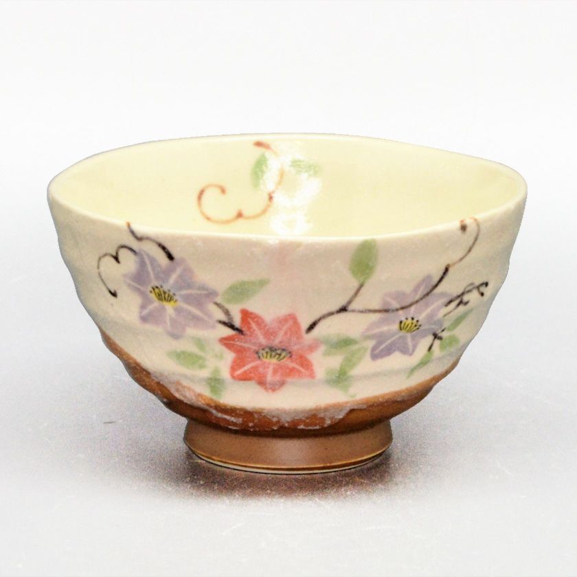 茶道具 抹茶茶碗（まっちゃちゃわん） 利休茶碗 鉄線 豊窯 抹茶茶碗は茶の湯文化である表千家・裏千家の茶道具や抹茶を専門に扱う千紀園（せんきえん）が通販で販売しています。茶会また初心者向けのお稽古用にご利用いただける抹茶碗です。贈り物・ギフトにも人気です。