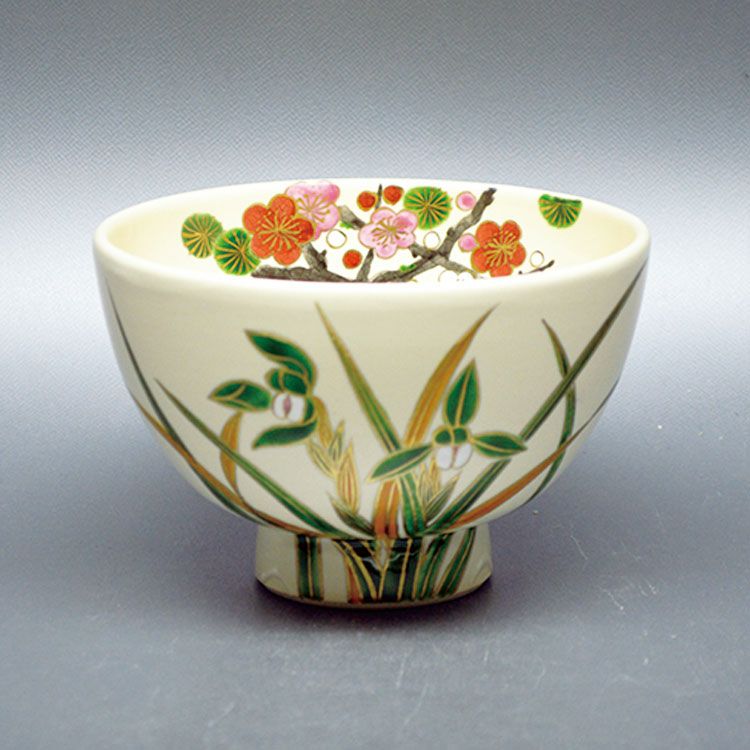 茶道具 抹茶茶碗（まっちゃちゃわん） 茶碗　白釉 蘭に梅 水出 宋絢 作 抹茶茶碗は茶の湯文化である表千家・裏千家の茶道具や抹茶を専門に扱う千紀園（せんきえん）が通販で販売しています。茶会また初心者向けのお稽古用にご利用いただける抹茶碗です。贈り物・ギフトにも人気です。