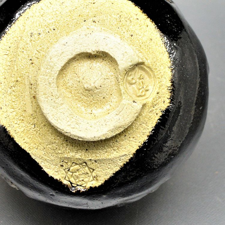 茶道具 抹茶茶碗（まっちゃちゃわん） 茶碗　了入写　湖月 佐々木 昭楽 抹茶茶碗は茶の湯文化である表千家・裏千家の茶道具や抹茶を専門に扱う千紀園（せんきえん）が通販で販売しています。茶会また初心者向けのお稽古用にご利用いただける抹茶碗です。贈り物・ギフトにも人気です。