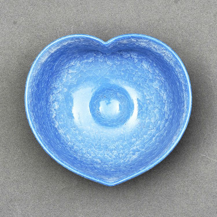 茶道具 抹茶茶碗（まっちゃちゃわん） 茶碗　曙結晶 猪目（ハート型） 小野 穣 抹茶茶碗は茶の湯文化である表千家・裏千家の茶道具や抹茶を専門に扱う千紀園（せんきえん）が通販で販売しています。茶会また初心者向けのお稽古用にご利用いただける抹茶碗です。贈り物・ギフトにも人気です。