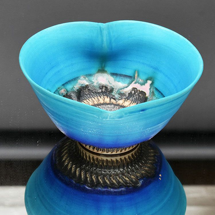 茶道具 抹茶茶碗（まっちゃちゃわん） 茶碗　紺青磁 猪目（ハート型） 小野 穣 抹茶茶碗は茶の湯文化である表千家・裏千家の茶道具や抹茶を専門に扱う千紀園（せんきえん）が通販で販売しています。茶会また初心者向けのお稽古用にご利用いただける抹茶碗です。贈り物・ギフトにも人気です。