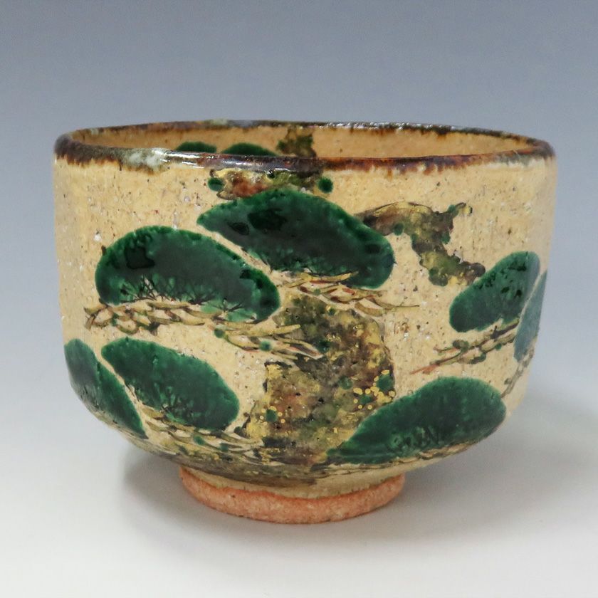 茶道具 抹茶茶碗（まっちゃちゃわん） 老松 茶碗 中村 良二 作 抹茶茶碗は茶の湯文化である表千家・裏千家の茶道具や抹茶を専門に扱う千紀園（せんきえん）が通販で販売しています。茶会また初心者向けのお稽古用にご利用いただける抹茶碗です。贈り物・ギフトにも人気です。