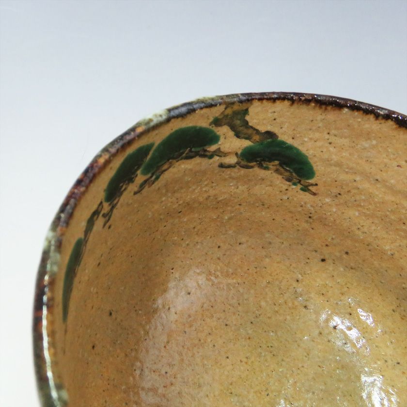 茶道具 抹茶茶碗（まっちゃちゃわん） 老松 茶碗 中村 良二 作 抹茶茶碗は茶の湯文化である表千家・裏千家の茶道具や抹茶を専門に扱う千紀園（せんきえん）が通販で販売しています。茶会また初心者向けのお稽古用にご利用いただける抹茶碗です。贈り物・ギフトにも人気です。