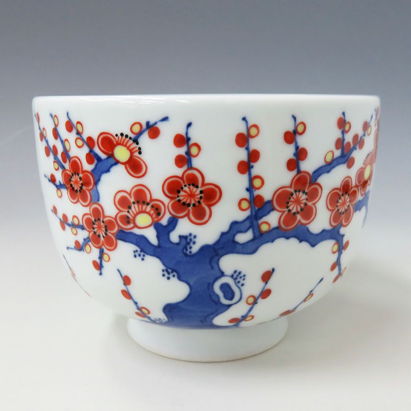 茶道具 抹茶茶碗（まっちゃちゃわん） 茶碗 紅白梅 景徳鎮 王懐英 抹茶茶碗は茶の湯文化である表千家・裏千家の茶道具や抹茶を専門に扱う千紀園（せんきえん）が通販で販売しています。茶会また初心者向けのお稽古用にご利用いただける抹茶碗です。贈り物・ギフトにも人気です。