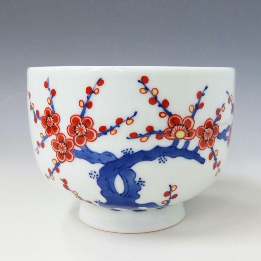 茶道具 抹茶茶碗（まっちゃちゃわん） 茶碗 紅白梅 景徳鎮 王懐英 抹茶茶碗は茶の湯文化である表千家・裏千家の茶道具や抹茶を専門に扱う千紀園（せんきえん）が通販で販売しています。茶会また初心者向けのお稽古用にご利用いただける抹茶碗です。贈り物・ギフトにも人気です。