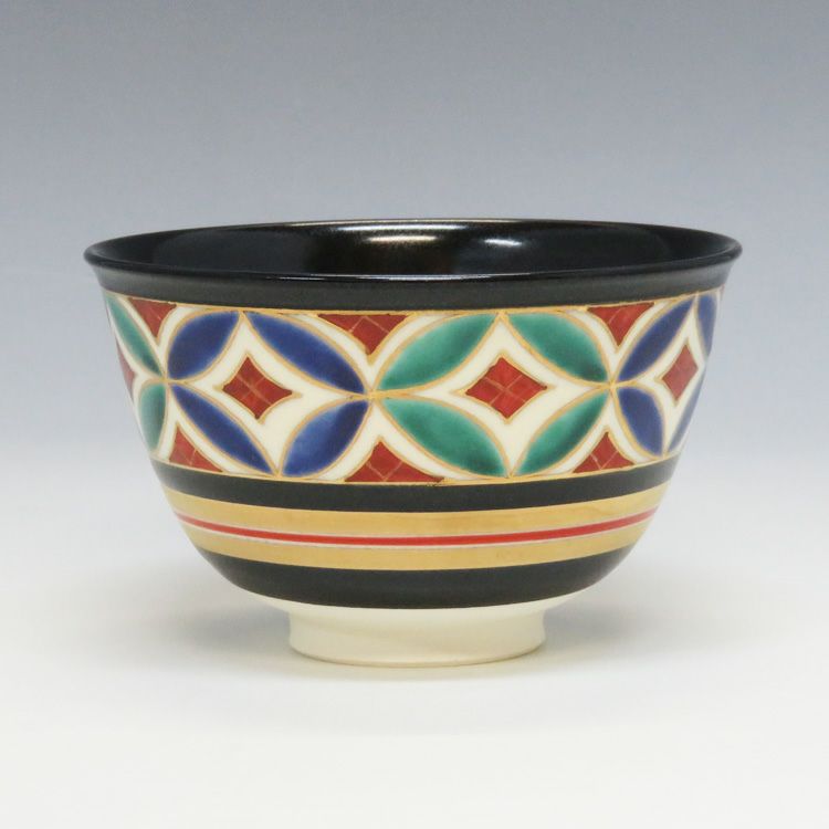 茶道具 数茶碗（かずちゃわん） 数茶碗　黒仁清　七宝　10客 田中 香泉 抹茶茶碗は茶の湯文化である表千家・裏千家の茶道具や抹茶を専門に扱う千紀園（せんきえん）が通販で販売しています。茶会また初心者向けのお稽古用にご利用いただける抹茶碗です。贈り物・ギフトにも人気です。