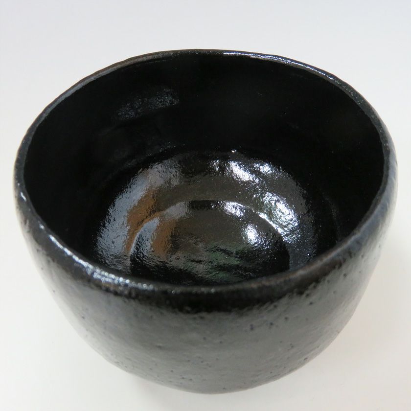 茶道具 楽茶碗（らくちゃわん） 茶碗 黒楽 各服　1客 松楽窯 抹茶茶碗は茶の湯文化である表千家・裏千家の茶道具や抹茶を専門に扱う千紀園（せんきえん）が通販で販売しています。茶会また初心者向けのお稽古用にご利用いただける抹茶碗です。贈り物・ギフトにも人気です。