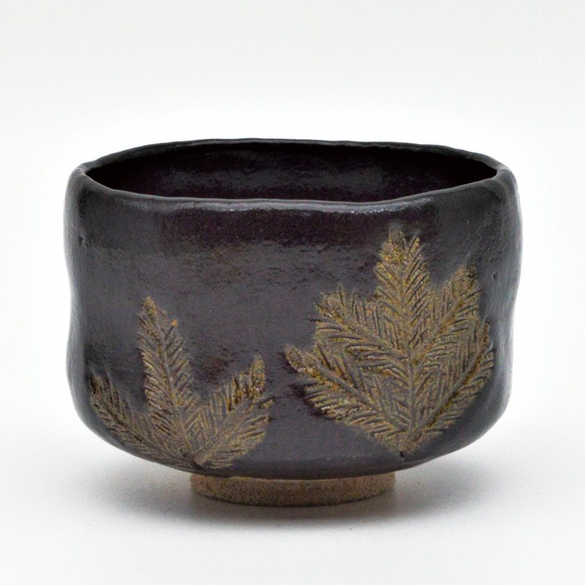 茶道具 抹茶茶碗（まっちゃちゃわん） 茶碗 了入写 松の絵 佐々木 昭楽 抹茶茶碗は茶の湯文化である表千家・裏千家の茶道具や抹茶を専門に扱う千紀園（せんきえん）が通販で販売しています。茶会また初心者向けのお稽古用にご利用いただける抹茶碗です。贈り物・ギフトにも人気です。