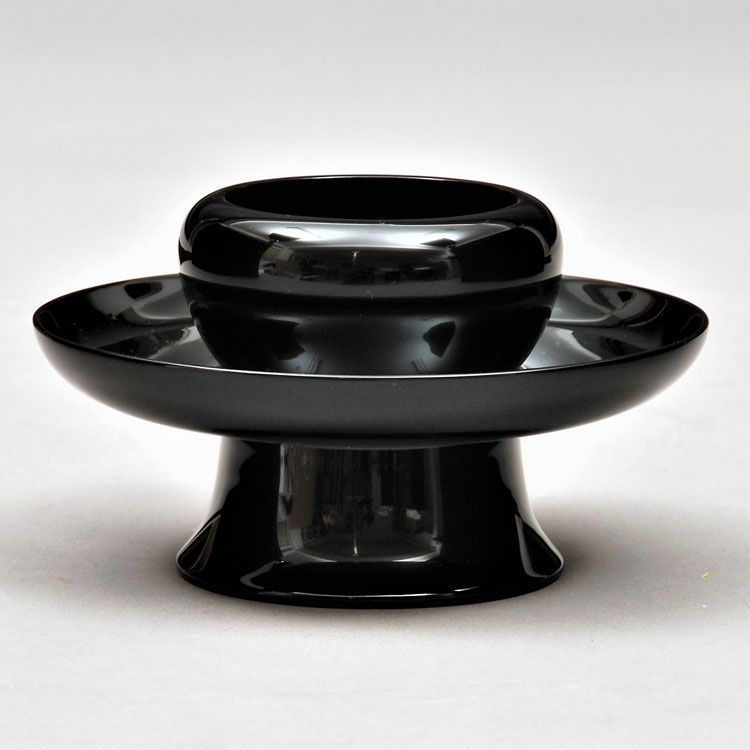 茶道具 天目台（てんもくだい） 天目台　真塗　呂色仕上 角藤 弘悦 抹茶茶碗は茶の湯文化である表千家・裏千家の茶道具や抹茶を専門に扱う千紀園（せんきえん）が通販で販売しています。茶会また初心者向けのお稽古用にご利用いただける抹茶碗です。贈り物・ギフトにも人気です。