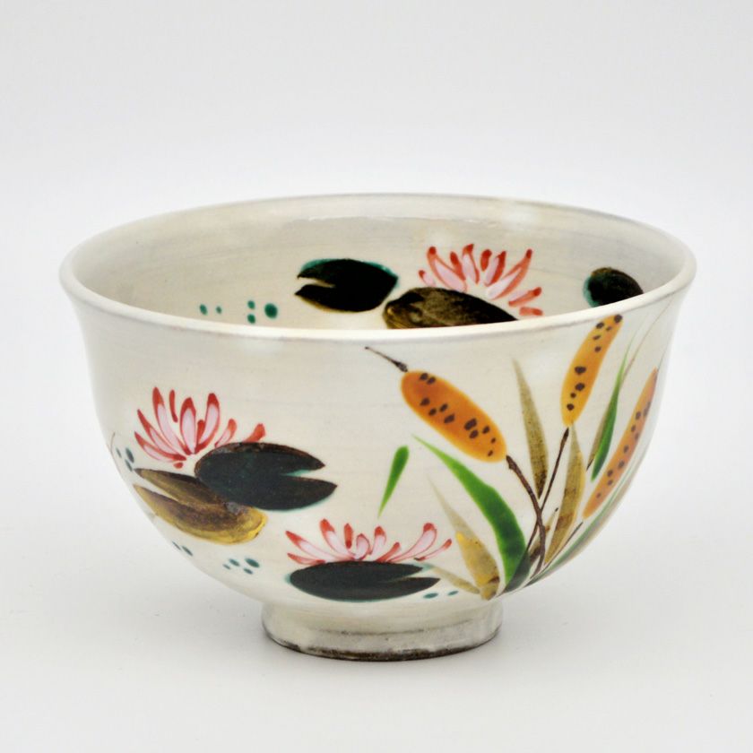 茶道具 抹茶茶碗（まっちゃちゃわん） 茶碗 粉引 ガマと睡蓮 清和窯 抹茶茶碗は茶の湯文化である表千家・裏千家の茶道具や抹茶を専門に扱う千紀園（せんきえん）が通販で販売しています。茶会また初心者向けのお稽古用にご利用いただける抹茶碗です。贈り物・ギフトにも人気です。