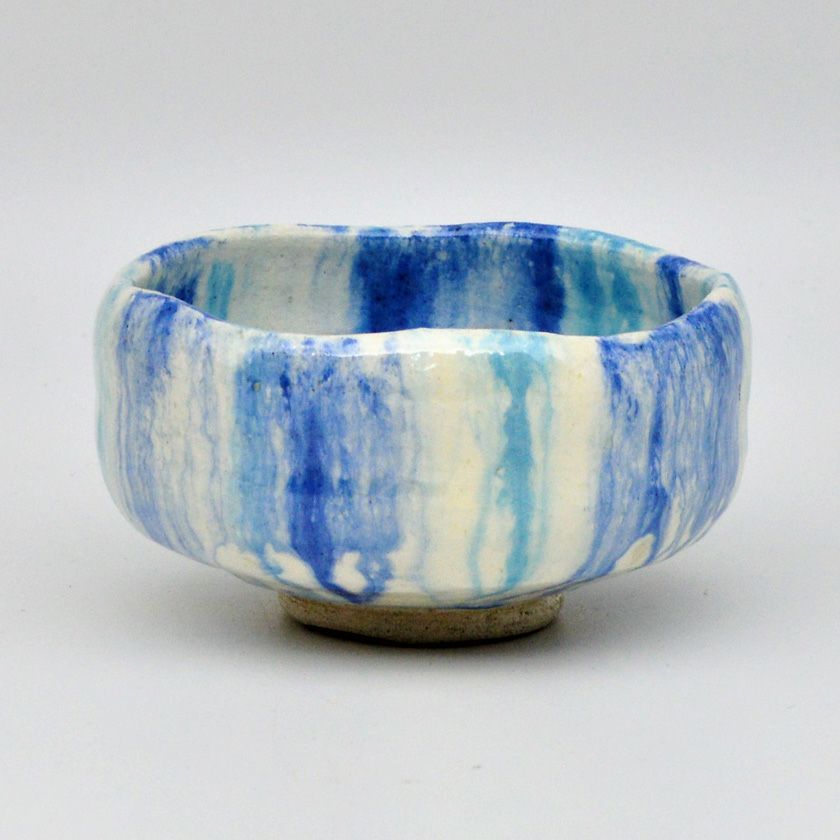 茶道具 平茶碗（ひらちゃわん） 馬盥 流水 和楽 抹茶茶碗は茶の湯文化である表千家・裏千家の茶道具や抹茶を専門に扱う千紀園（せんきえん）が通販で販売しています。茶会また初心者向けのお稽古用にご利用いただける抹茶碗です。贈り物・ギフトにも人気です。