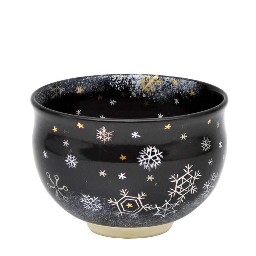 茶道具 抹茶茶碗（まっちゃちゃわん） 茶碗 黒 雪華 水出 宋絢 抹茶茶碗は茶の湯文化である表千家・裏千家の茶道具や抹茶を専門に扱う千紀園（せんきえん）が通販で販売しています。茶会また初心者向けのお稽古用にご利用いただける抹茶碗です。贈り物・ギフトにも人気です。