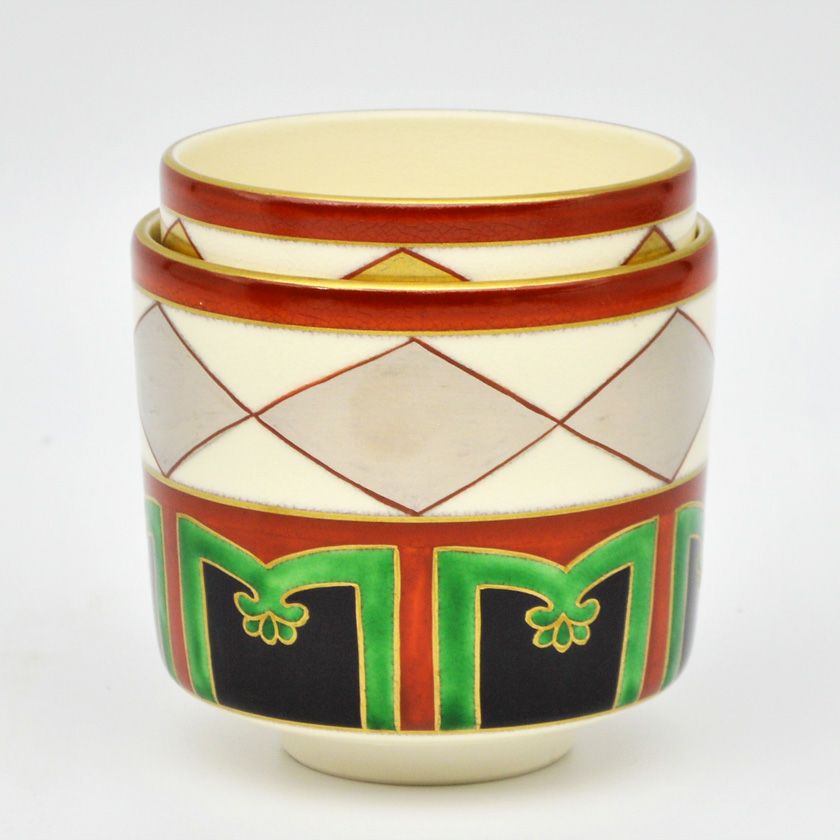 茶道具 筒茶碗（つつちゃわん） 筒茶碗 金菱・銀菱 山岡 善高 抹茶茶碗は茶の湯文化である表千家・裏千家の茶道具や抹茶を専門に扱う千紀園（せんきえん）が通販で販売しています。茶会また初心者向けのお稽古用にご利用いただける抹茶碗です。贈り物・ギフトにも人気です。