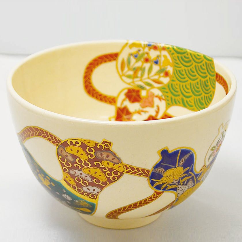 茶道具 抹茶茶碗（まっちゃちゃわん） 色絵茶碗 六瓢（喜寿記念） 加藤 利昇 抹茶茶碗は茶の湯文化である表千家・裏千家の茶道具や抹茶を専門に扱う千紀園（せんきえん）が通販で販売しています。茶会また初心者向けのお稽古用にご利用いただける抹茶碗です。贈り物・ギフトにも人気です。