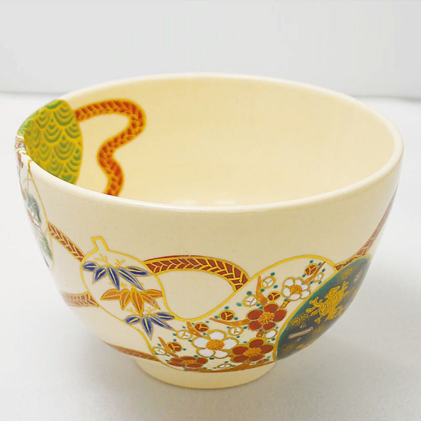 茶道具 抹茶茶碗（まっちゃちゃわん） 色絵茶碗 六瓢（喜寿記念） 加藤 利昇 抹茶茶碗は茶の湯文化である表千家・裏千家の茶道具や抹茶を専門に扱う千紀園（せんきえん）が通販で販売しています。茶会また初心者向けのお稽古用にご利用いただける抹茶碗です。贈り物・ギフトにも人気です。