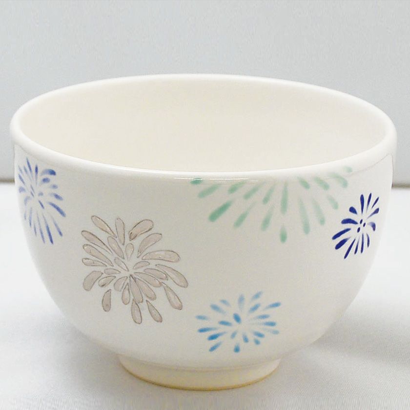 茶道具 抹茶茶碗（まっちゃちゃわん） 色絵茶碗 花火 山岡 善昇 抹茶茶碗は茶の湯文化である表千家・裏千家の茶道具や抹茶を専門に扱う千紀園（せんきえん）が通販で販売しています。茶会また初心者向けのお稽古用にご利用いただける抹茶碗です。贈り物・ギフトにも人気です。
