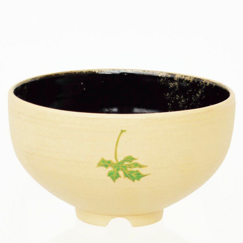 茶道具 抹茶茶碗（まっちゃちゃわん） 茶碗 梶の葉（内黒釉 天の川） 今岡 三四郎 抹茶茶碗は茶の湯文化である表千家・裏千家の茶道具や抹茶を専門に扱う千紀園（せんきえん）が通販で販売しています。茶会また初心者向けのお稽古用にご利用いただける抹茶碗です。贈り物・ギフトにも人気です。