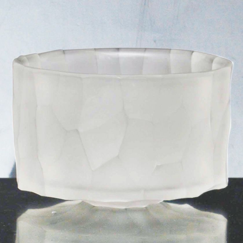 茶道具 抹茶茶碗（まっちゃちゃわん） ガラス茶碗 氷点 新倉 晴比古 抹茶茶碗は茶の湯文化である表千家・裏千家の茶道具や抹茶を専門に扱う千紀園（せんきえん）が通販で販売しています。茶会また初心者向けのお稽古用にご利用いただける抹茶碗です。贈り物・ギフトにも人気です。