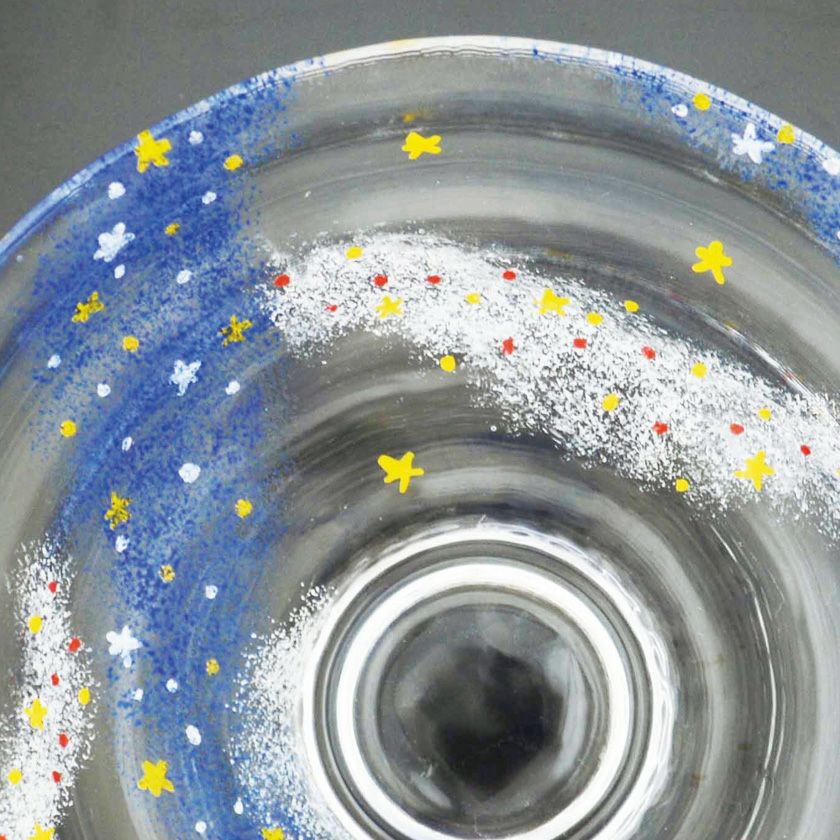 茶道具 平茶碗（ひらちゃわん） ガラス平茶碗 天の川 【耐熱】 加藤 永山 抹茶茶碗は茶の湯文化である表千家・裏千家の茶道具や抹茶を専門に扱う千紀園（せんきえん）が通販で販売しています。茶会また初心者向けのお稽古用にご利用いただける抹茶碗です。贈り物・ギフトにも人気です。