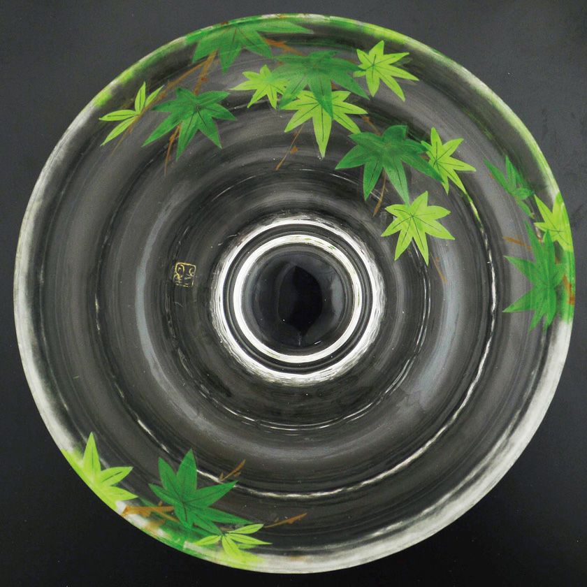 茶道具 平茶碗（ひらちゃわん） ガラス平茶碗 楓若葉 【耐熱】 青楓 小手鞠窯 抹茶茶碗は茶の湯文化である表千家・裏千家の茶道具や抹茶を専門に扱う千紀園（せんきえん）が通販で販売しています。茶会また初心者向けのお稽古用にご利用いただける抹茶碗です。贈り物・ギフトにも人気です。