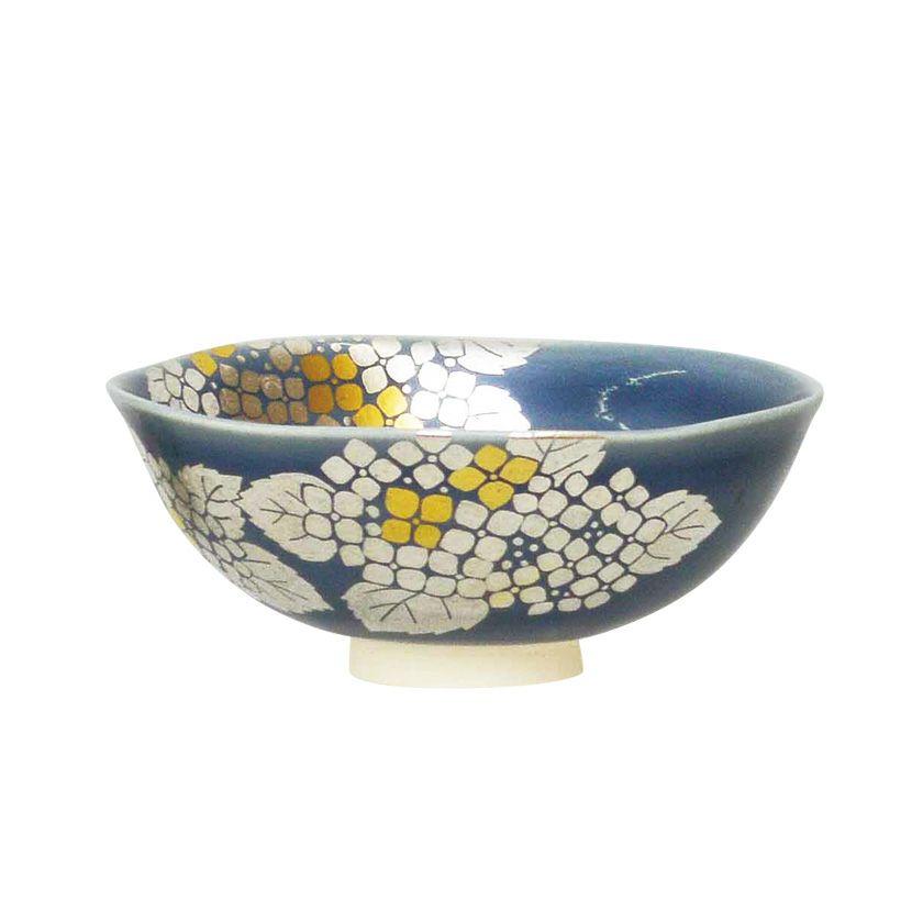 茶道具 平茶碗（ひらちゃわん） 平茶碗 青釉 金銀彩 紫陽花 新井 京華 抹茶茶碗は茶の湯文化である表千家・裏千家の茶道具や抹茶を専門に扱う千紀園（せんきえん）が通販で販売しています。茶会また初心者向けのお稽古用にご利用いただける抹茶碗です。贈り物・ギフトにも人気です。