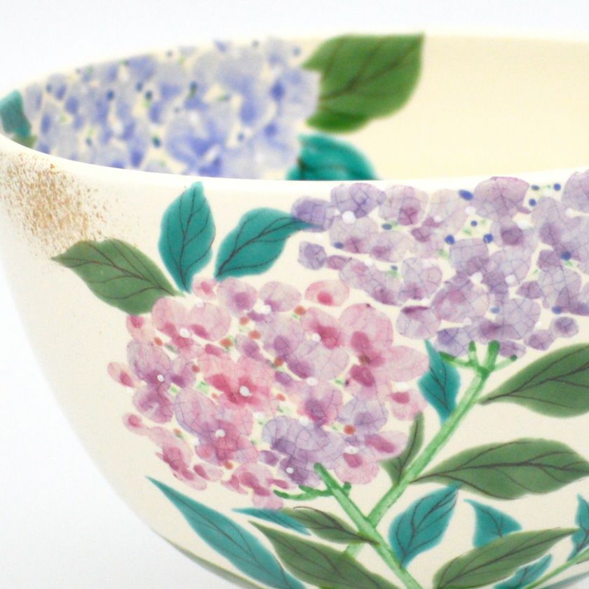 茶道具 抹茶茶碗（まっちゃちゃわん） 茶碗　白釉 紫陽花 水出 宋絢 抹茶茶碗は茶の湯文化である表千家・裏千家の茶道具や抹茶を専門に扱う千紀園（せんきえん）が通販で販売しています。茶会また初心者向けのお稽古用にご利用いただける抹茶碗です。贈り物・ギフトにも人気です。